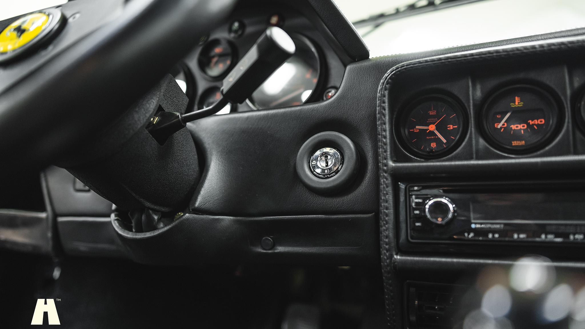Interiörbild 1986 Ferrari 328 GTB