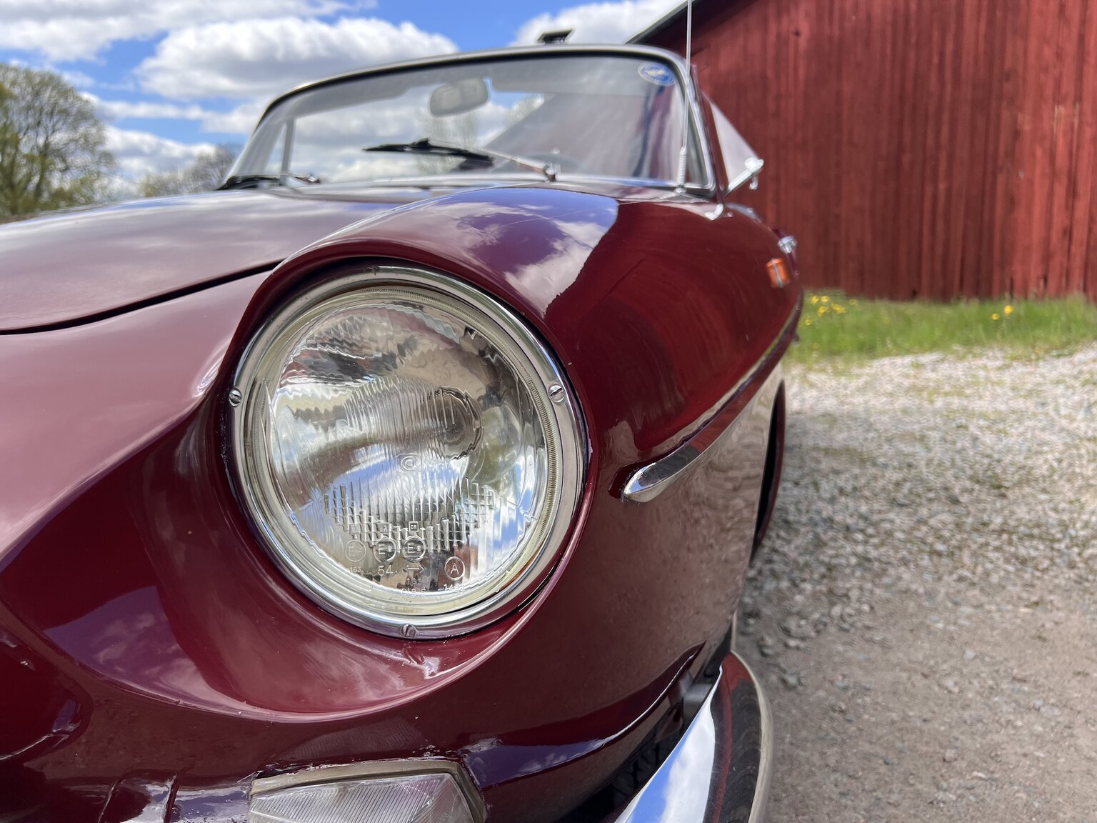 Exterior image of 1967 Renault Caravelle Coupé