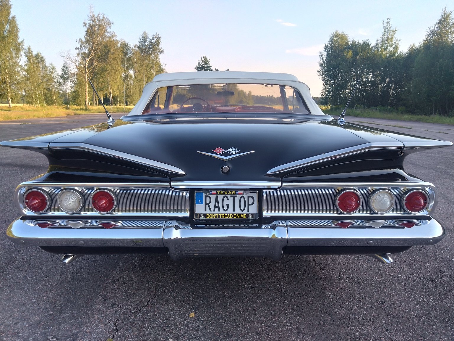 Exterior image of 1960 Chevrolet Impala Cabriolet 5.7 V8 Powerglide