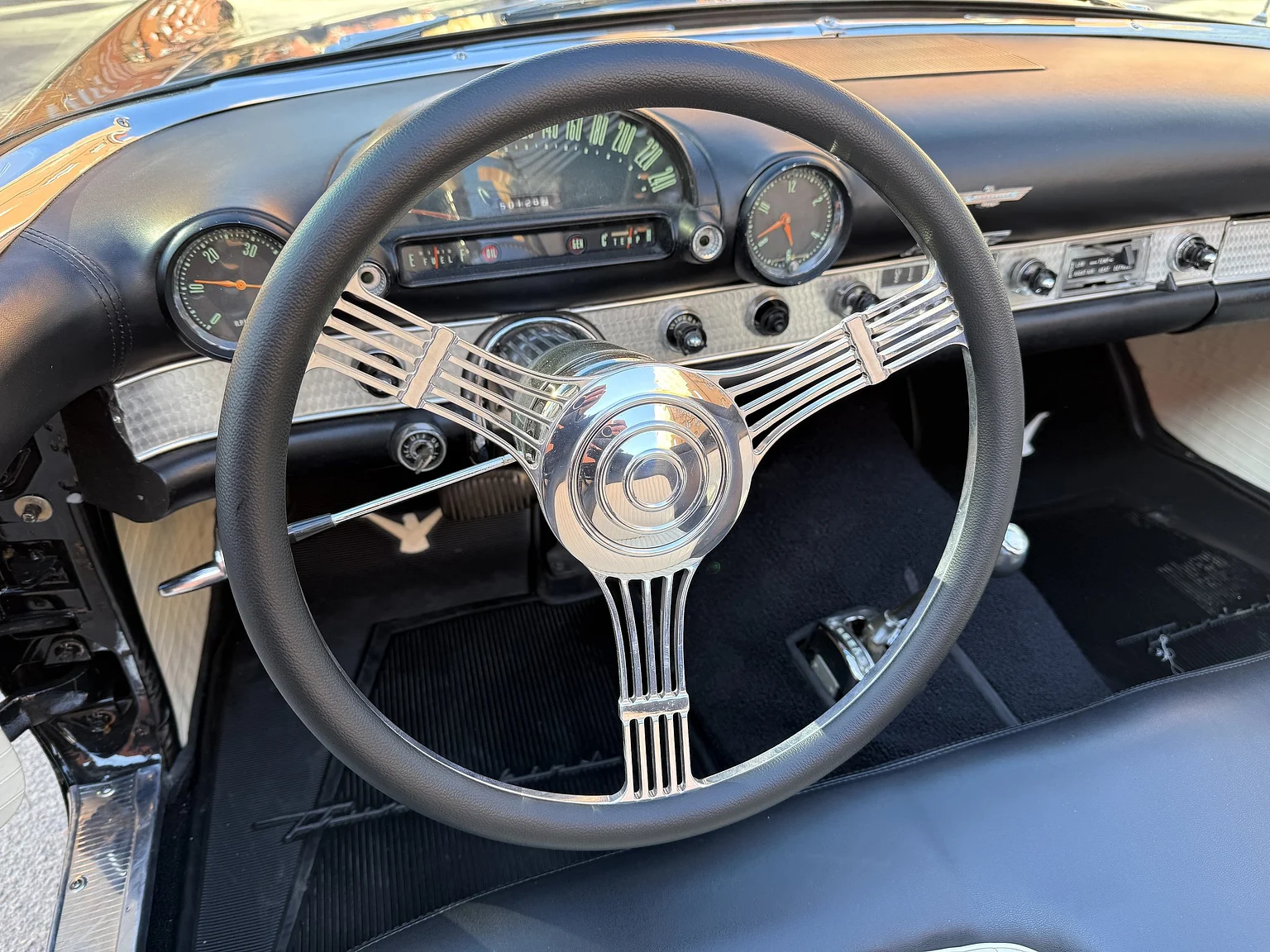 Interiörbild 1955 Ford Thunderbird (16)