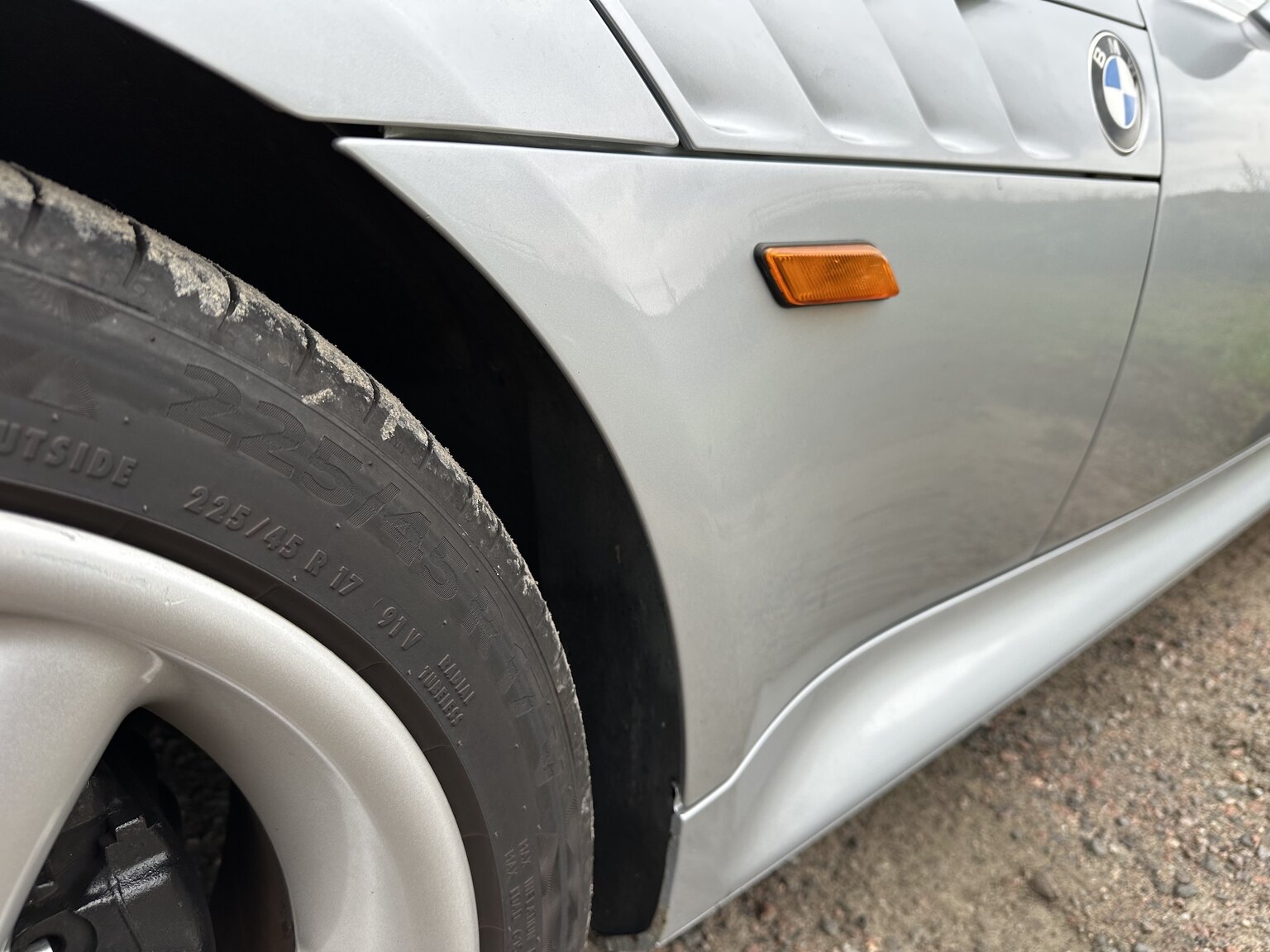 Exterior image of 1997 BMW Z3 2.8 Roadster