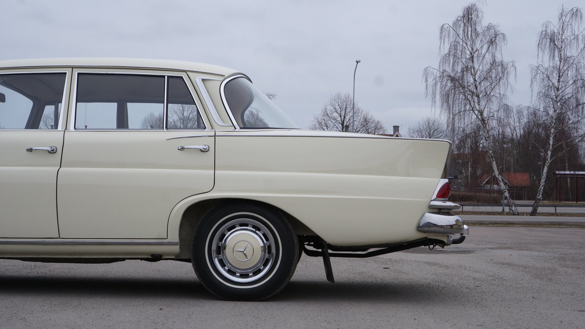 Exterior image of 1966 Mercedes-Benz 230 S