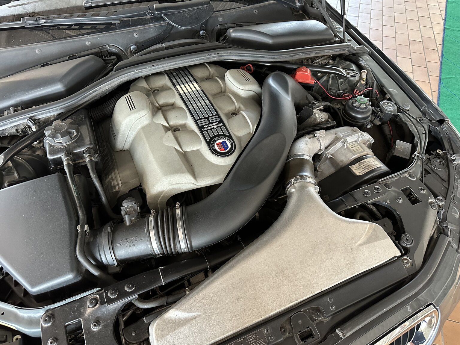 Image of 2006 ALPINA B5 Touring mechanics