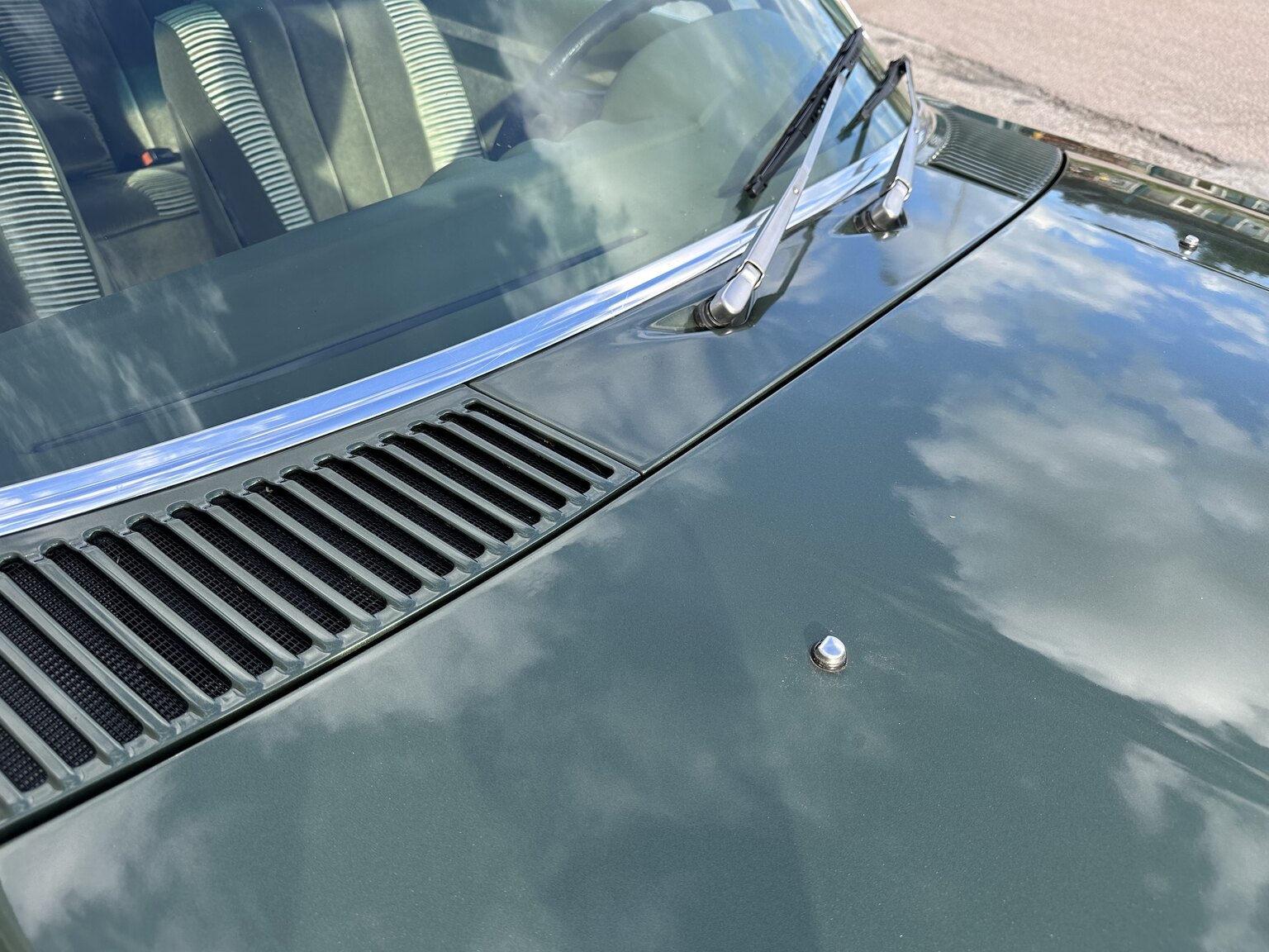 Exterior image of 1974 Mercedes Benz 450 SLC