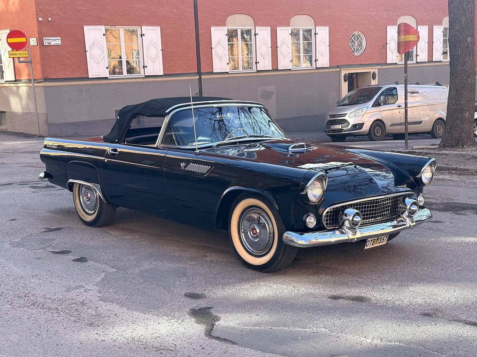 Exterior image of 1955 Ford Thunderbird (15)