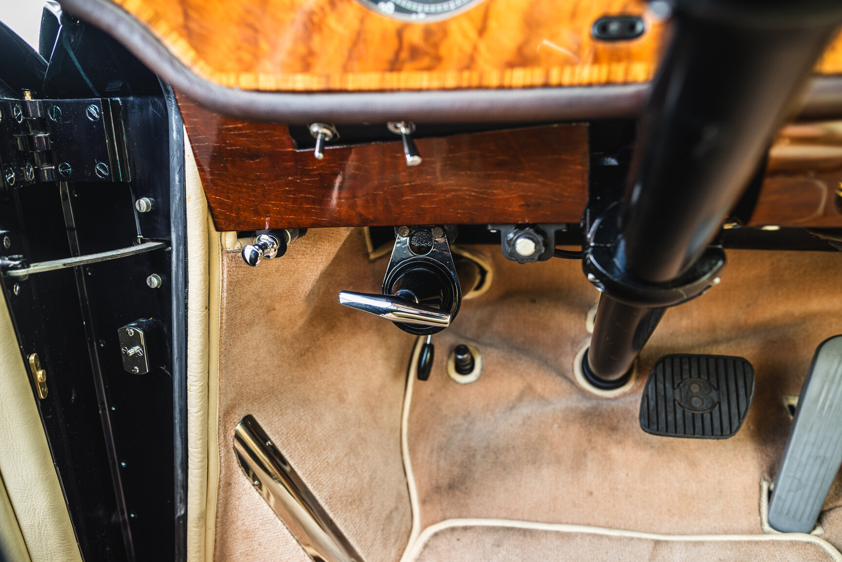 Interior image of 1960 Bentley S2 Continental 