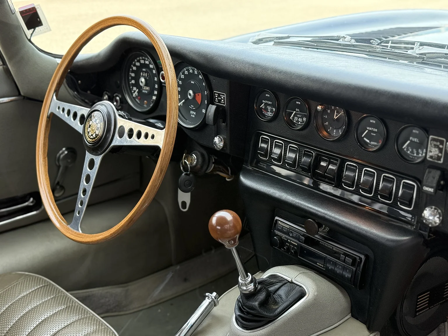 Interior image of 1969 Jaguar E-Type 4.2 Coupe (28)