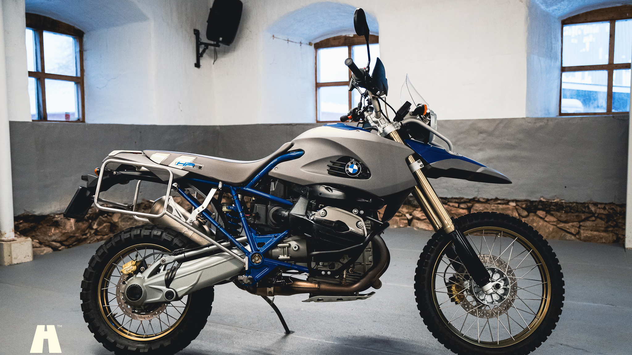 Exterior image of 2006 BMW HP2