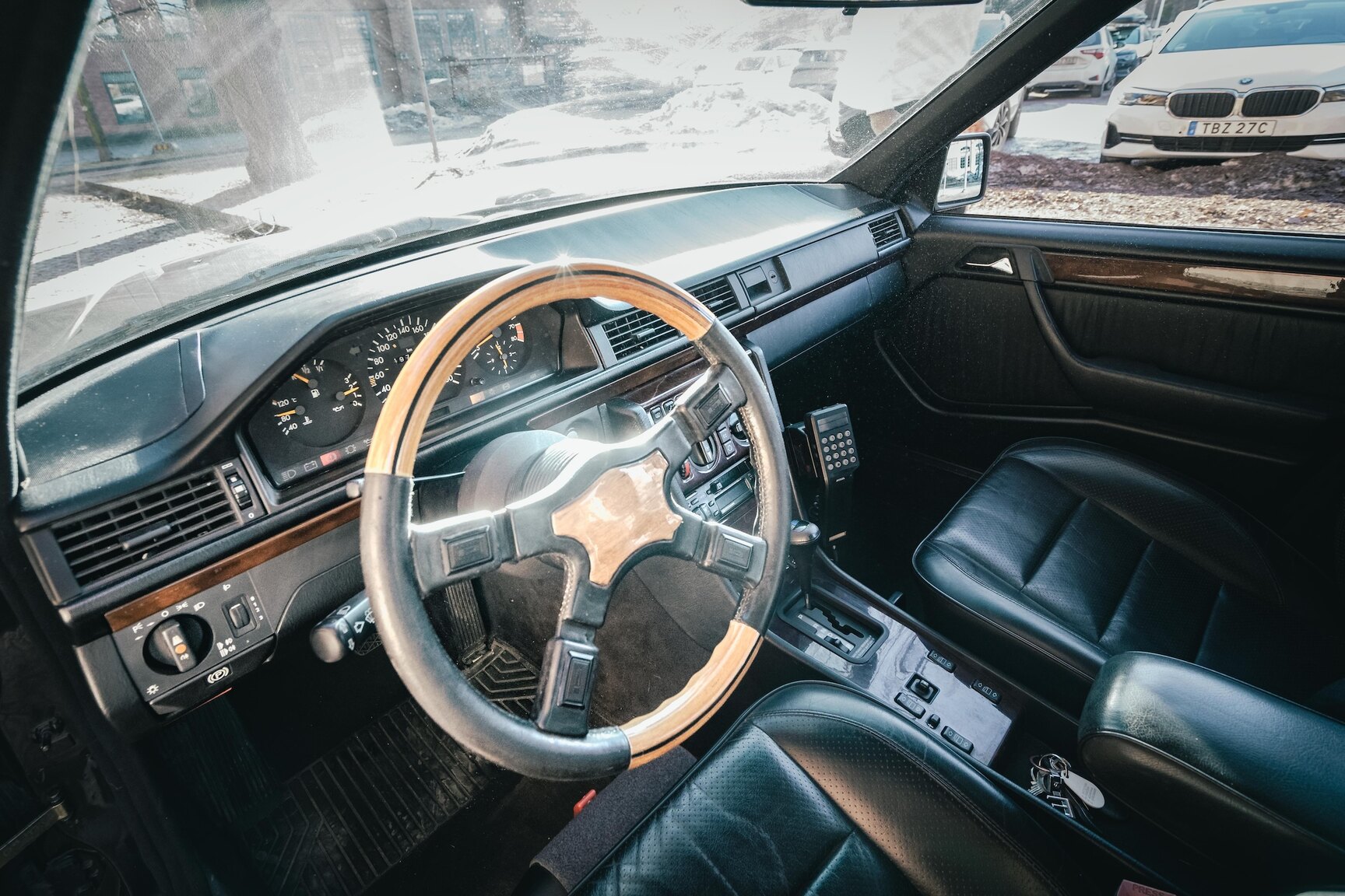 Interior image of 1991 Mercedes-Benz 300E-24 (4)