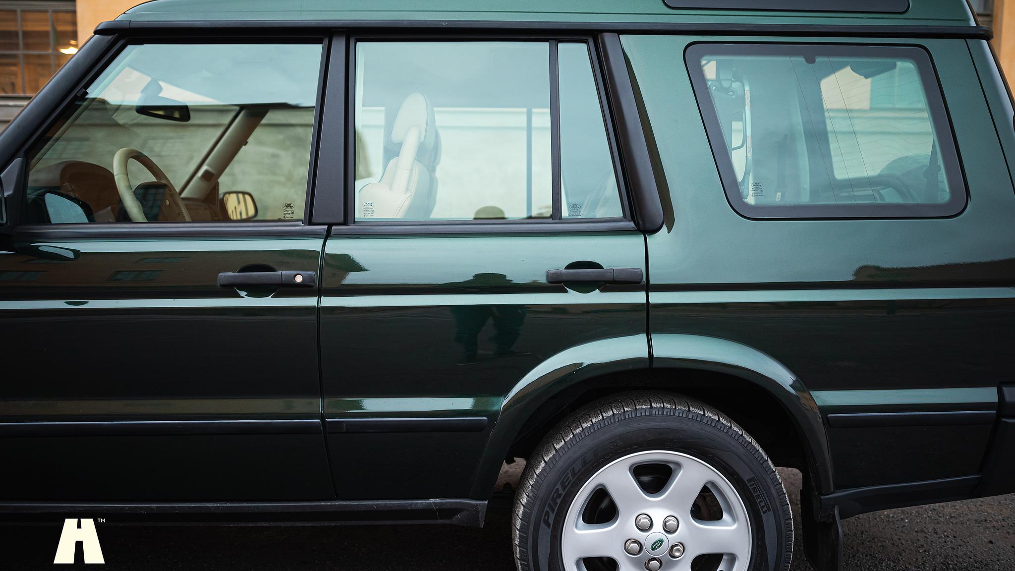 Exterior image of 2003 Land Rover Discovery II, 2003