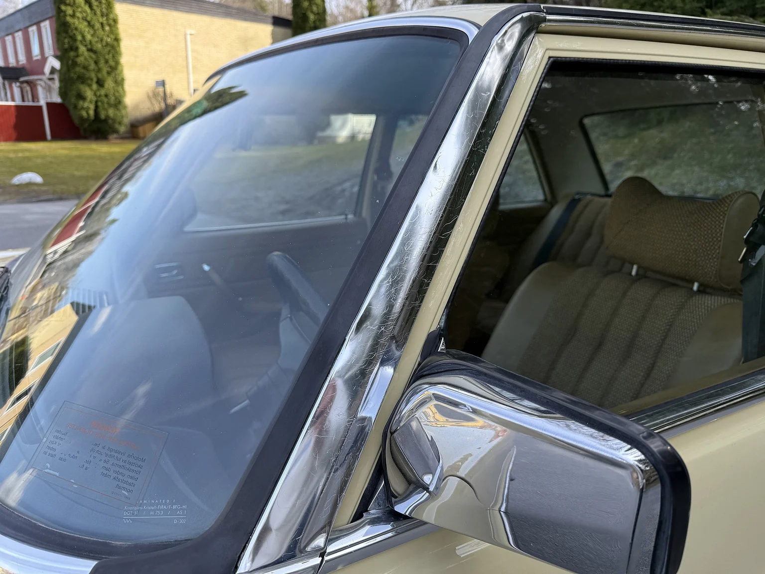 Exterior image of 1974 Mercedes-Benz 230 Automatic (25)
