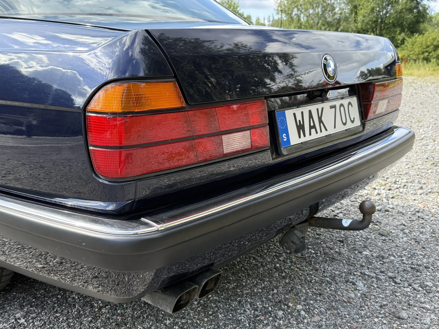 Exterior image of 1990 BMW 750i (71)