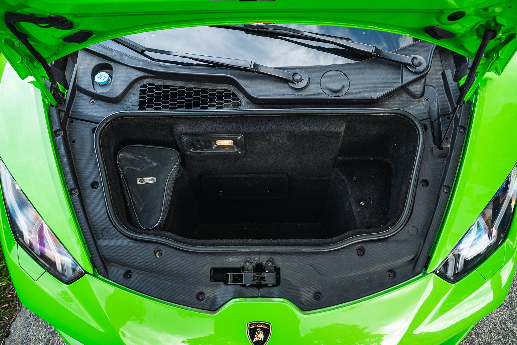 Innenraumfoto von 2016 Lamborghini Huracan LP-610-4