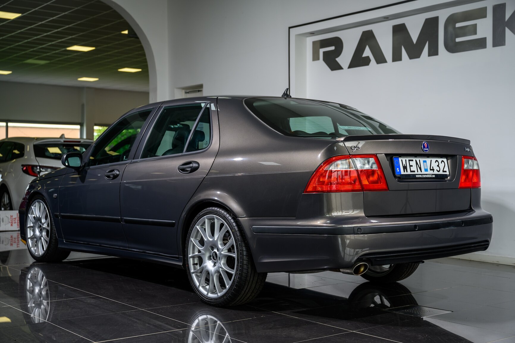 Exterior image of 2005 SAAB 9-5 Aero (25)