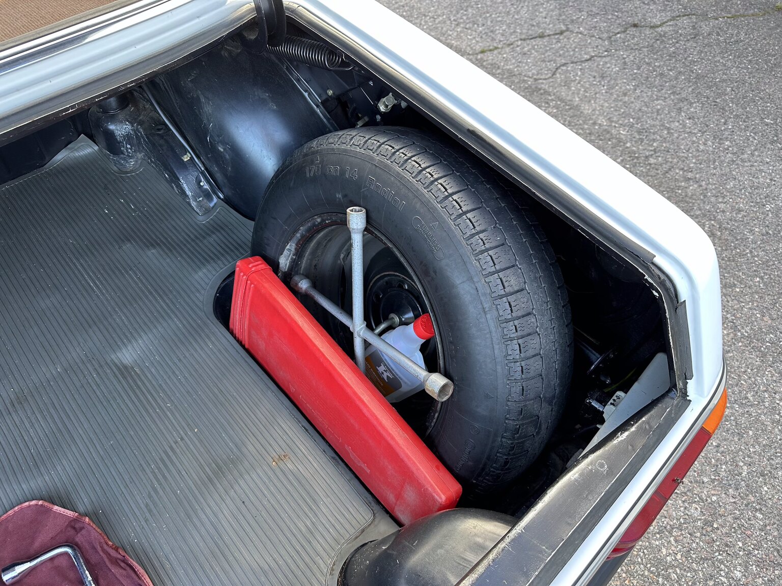 Innenraumfoto von 1975 Mercedes Benz 200