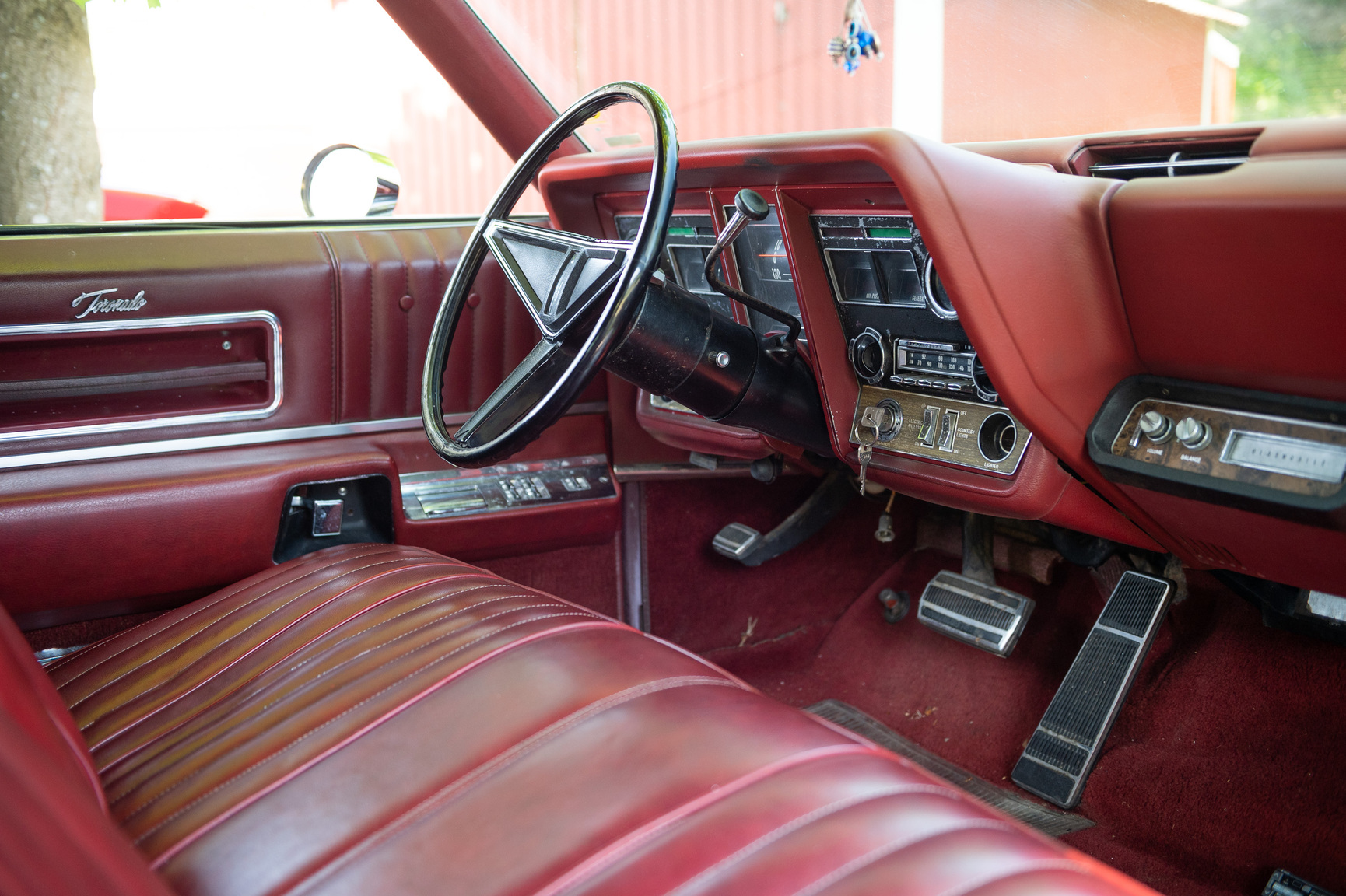Interior image of 1968 Oldsmobile Toronado (55)