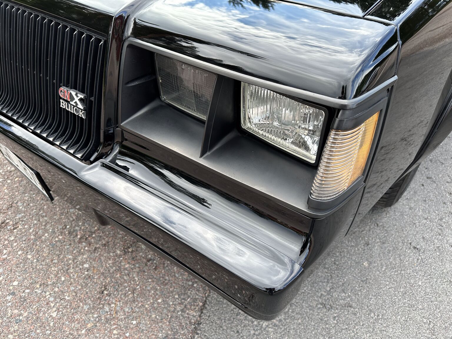 Exterior image of 1987 Buick Grand National "GNX" (26)