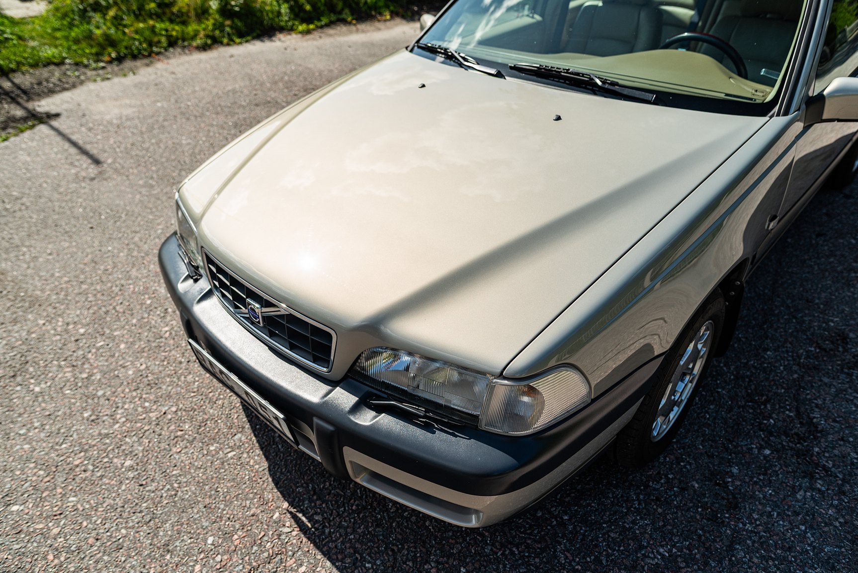Exterior image of 2000 Volvo V70 XC 2.4 T AWD 