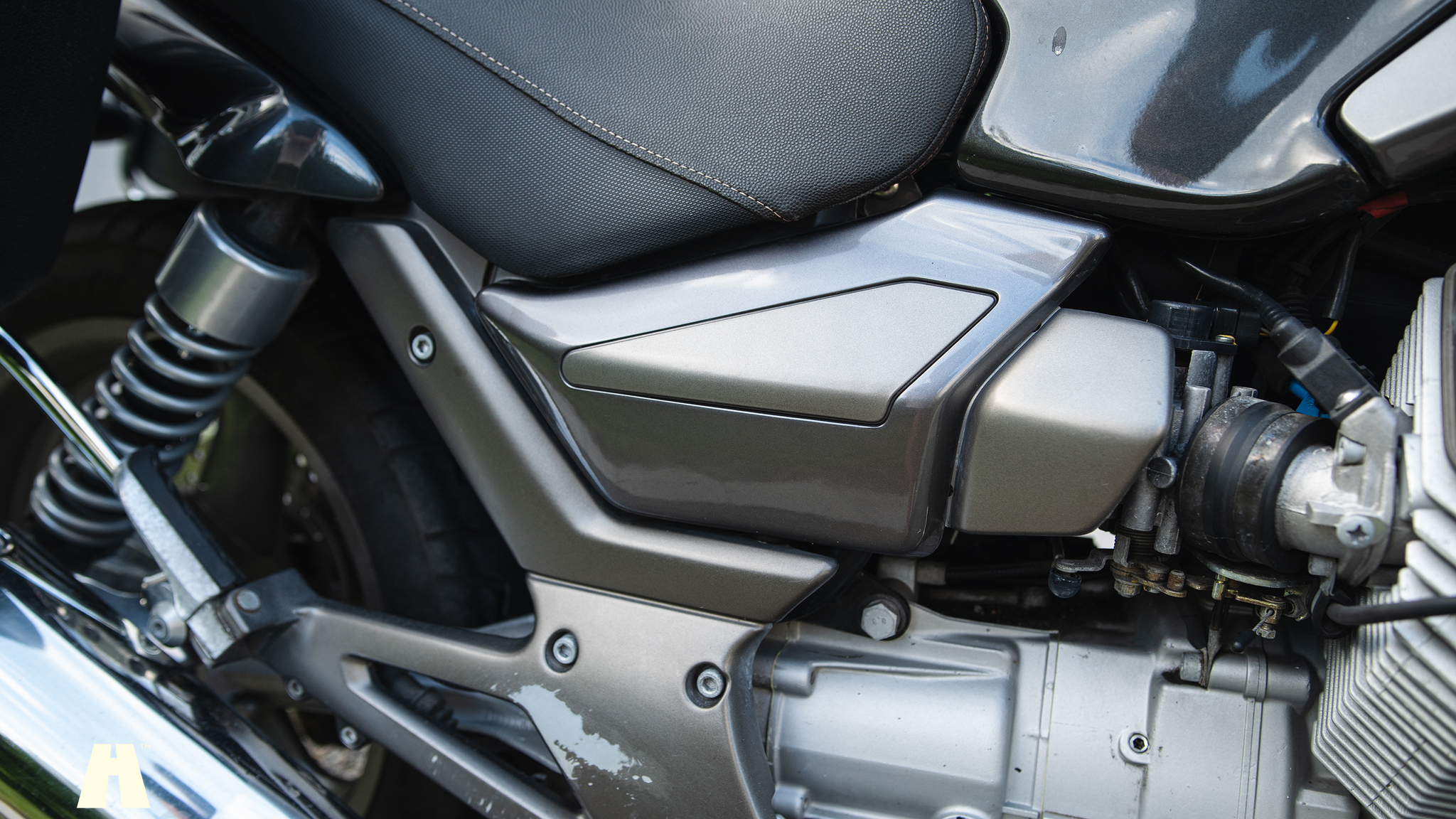 Exteriörbild på 2005 Moto Guzzi Breva 750i