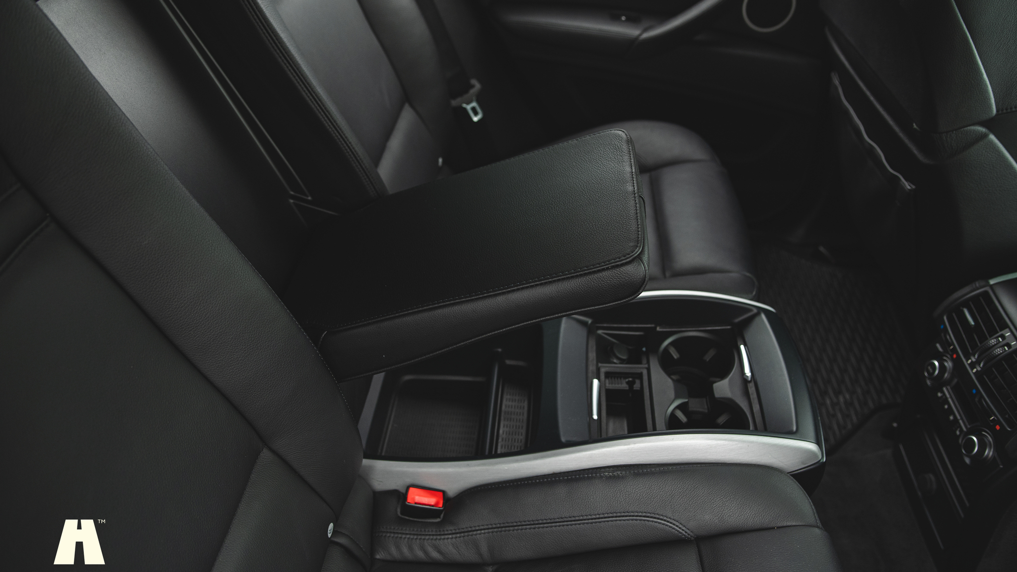 Innenraumfoto von 2010 BMW X6 M Ferrita 555HK (41)