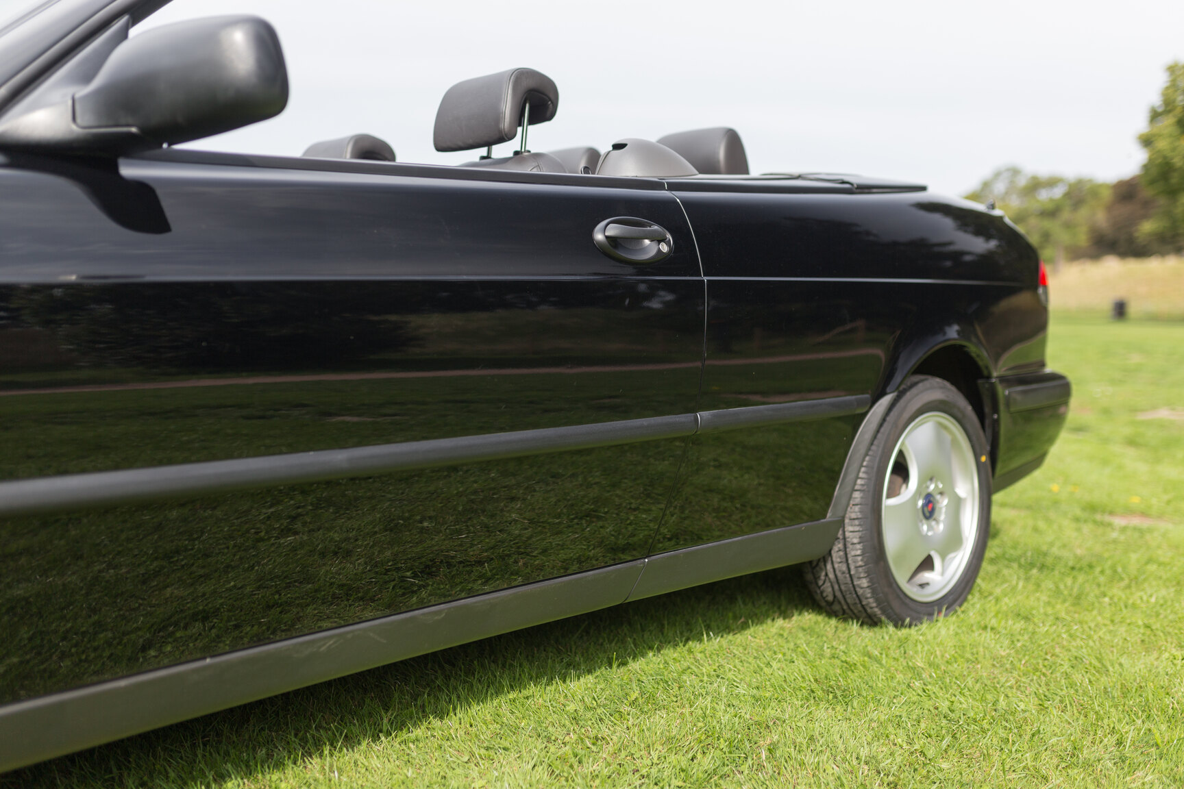 Exterior image of 1998 Saab 9-3 SE 2.0T Convertible