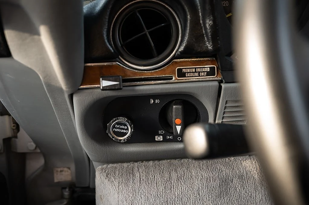 Bild von 1987 Mercedes-Benz 560SL (24)