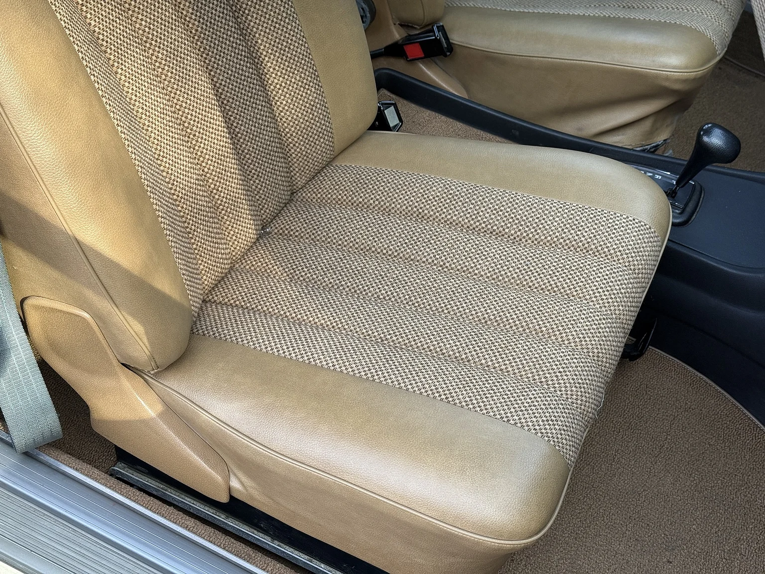 Innenraumfoto von 1974 Mercedes-Benz 230 Automatic (93)