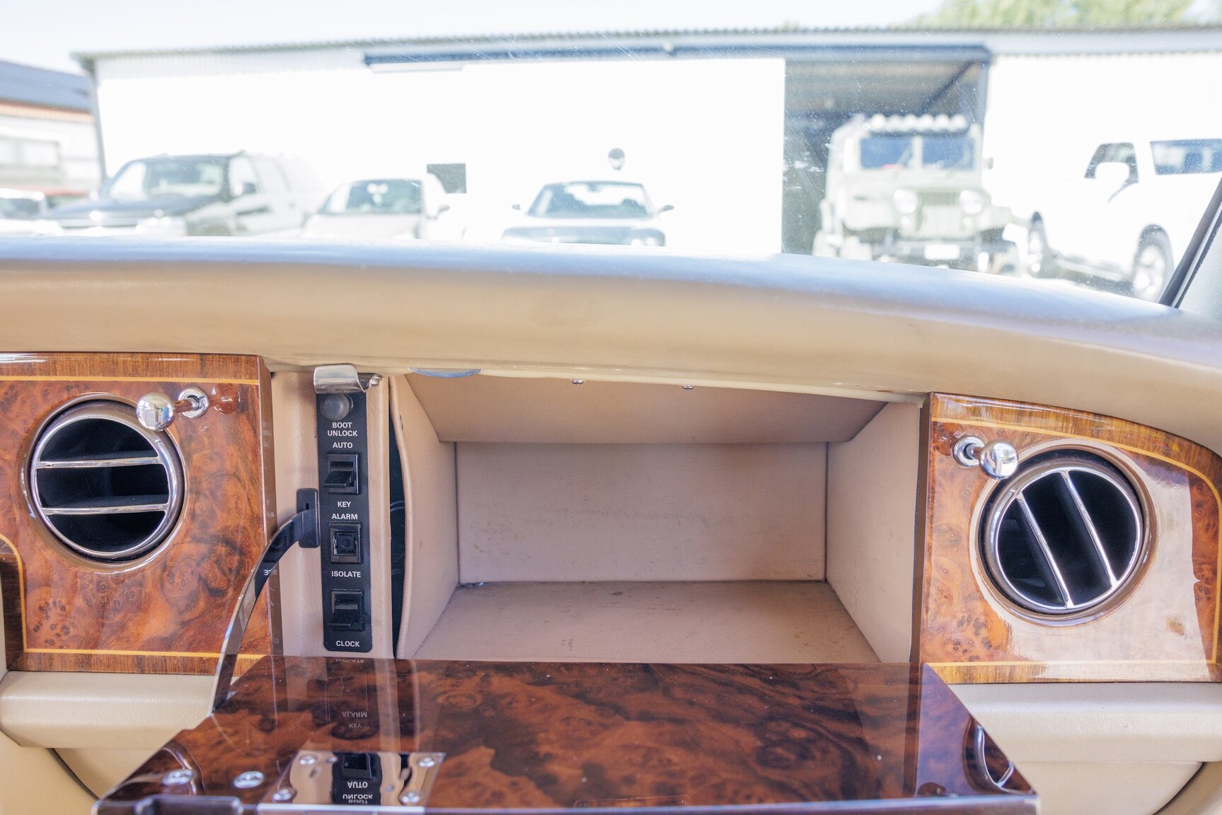 Interior image of 1991 Rolls Royce Silver Spur LWB