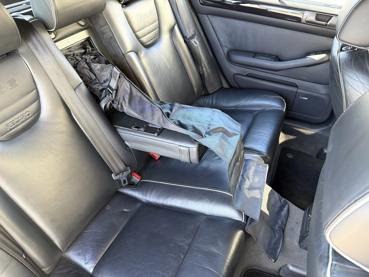 Interior image of 2002 Audi RS 6 Avant (80)