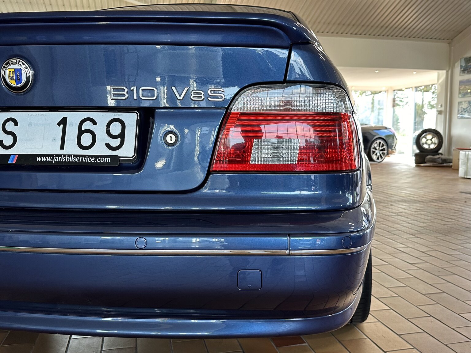 Exteriörbild på 2002 ALPINA B10 V8S