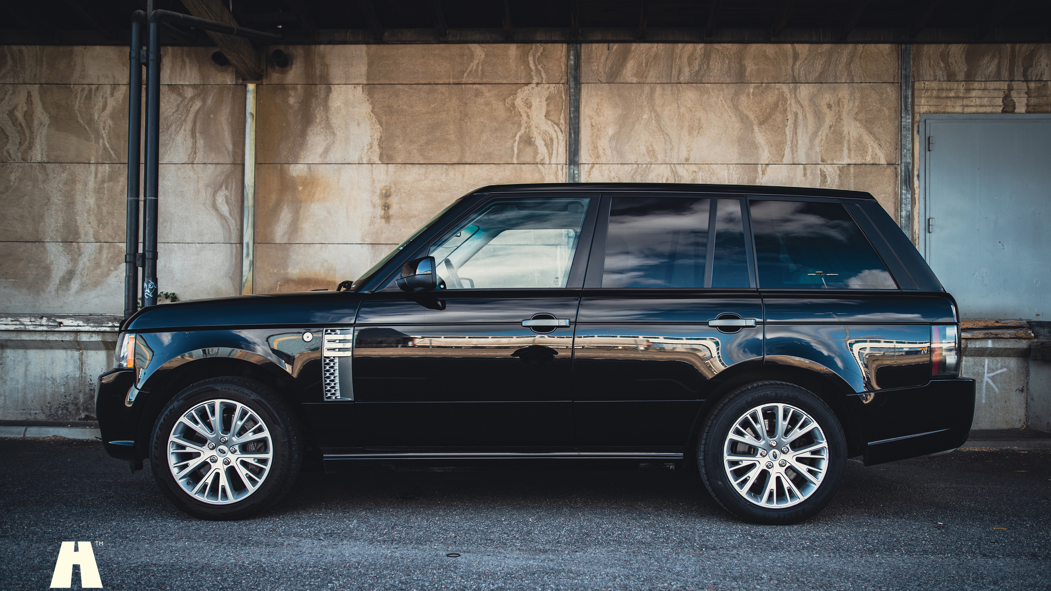 Exterior image of 2011 Range Rover TDV8 Autobiography  (4)