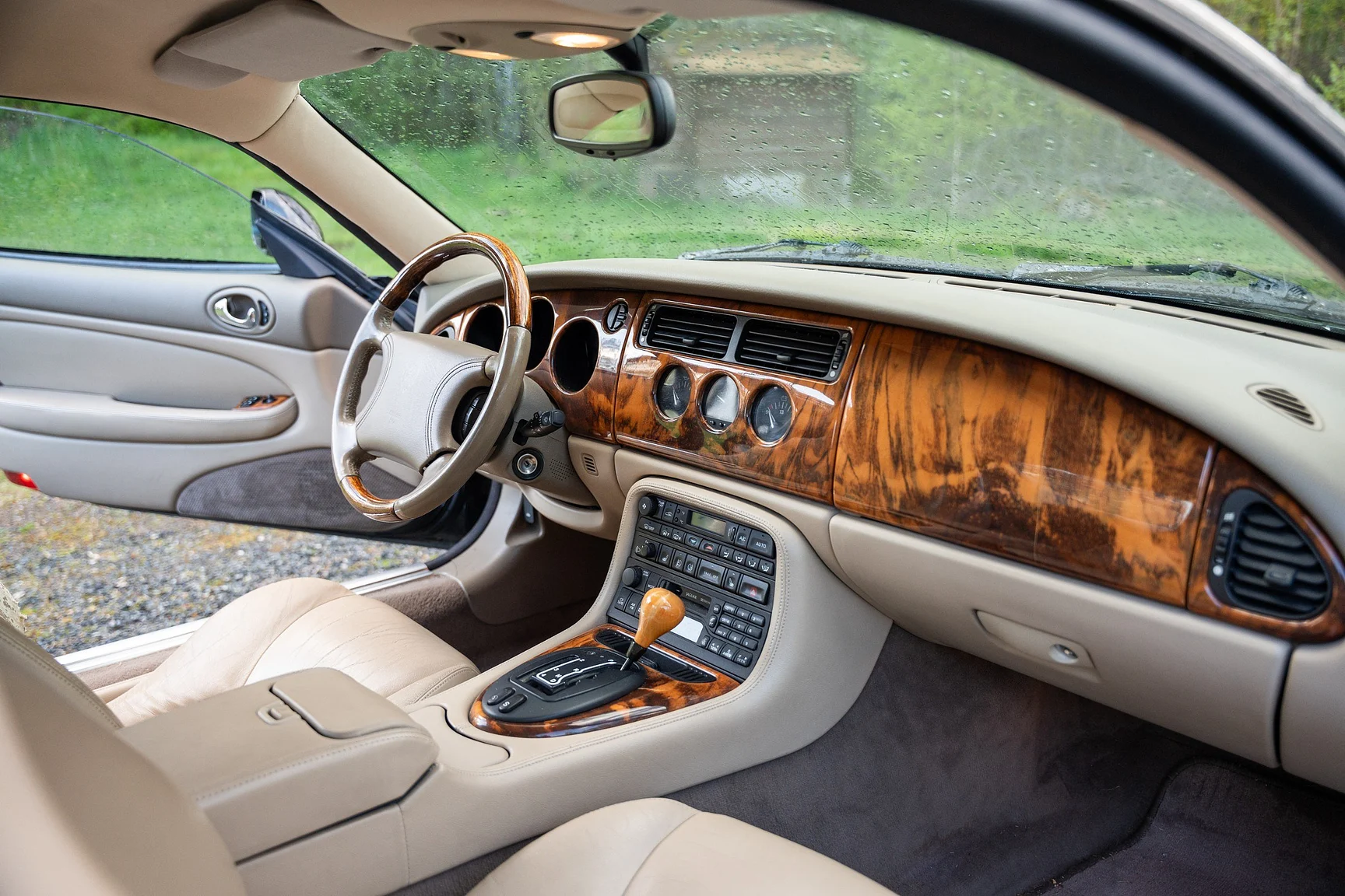 Innenraumfoto von 1999 Jaguar XKR - NO RESERVE (9)