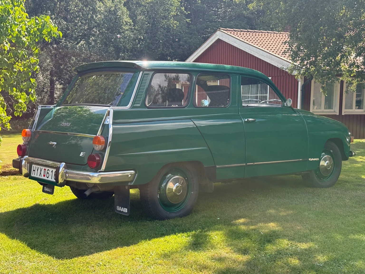 Exteriörbild på 1975 Saab 95 V4 kombi - 7-sits (19)