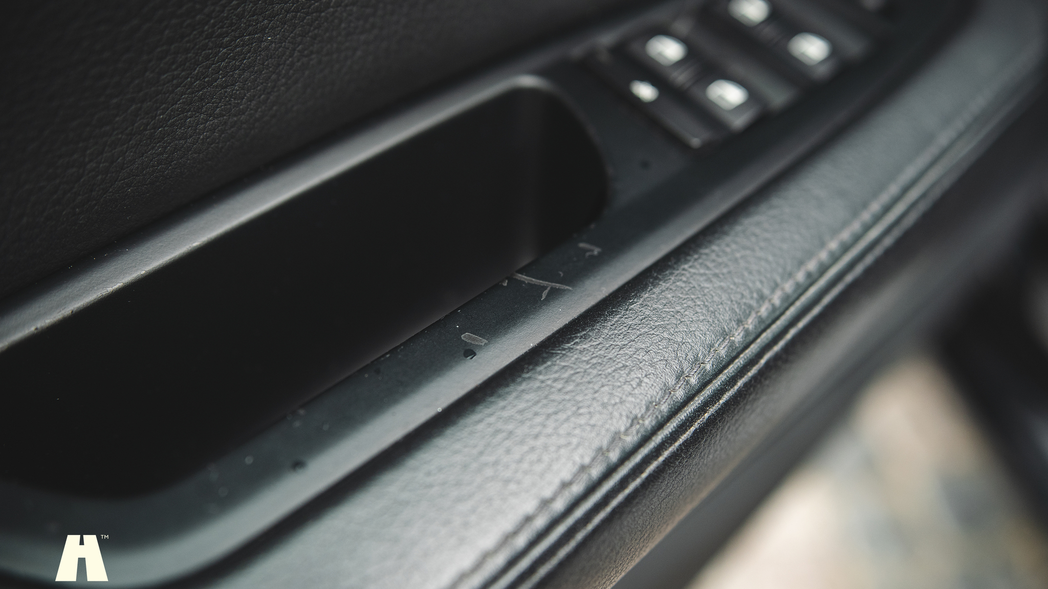 Innenraumfoto von 2010 BMW X6 M Ferrita 555HK (52)