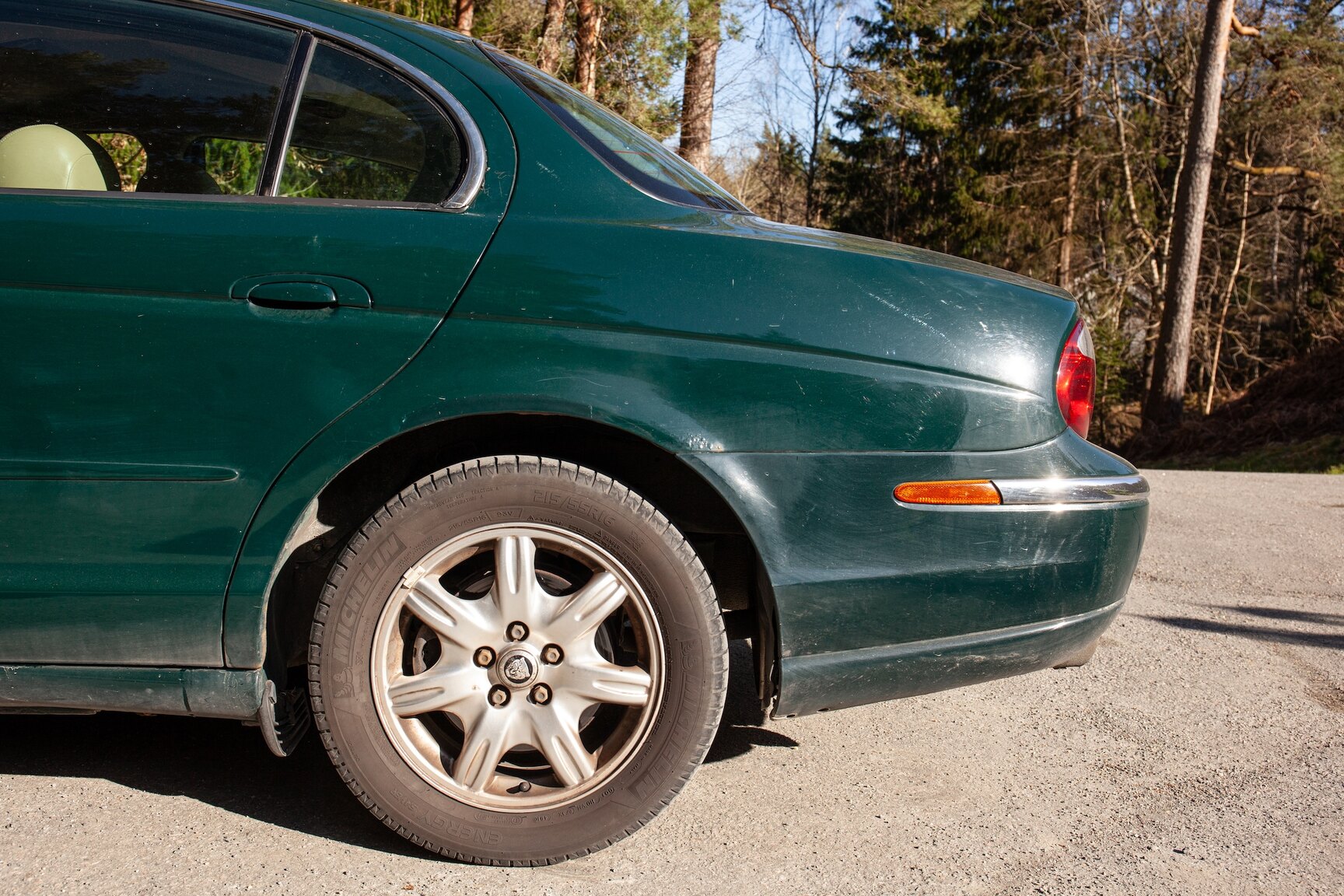 Exterior image of 1999 Jaguar S-Type V6