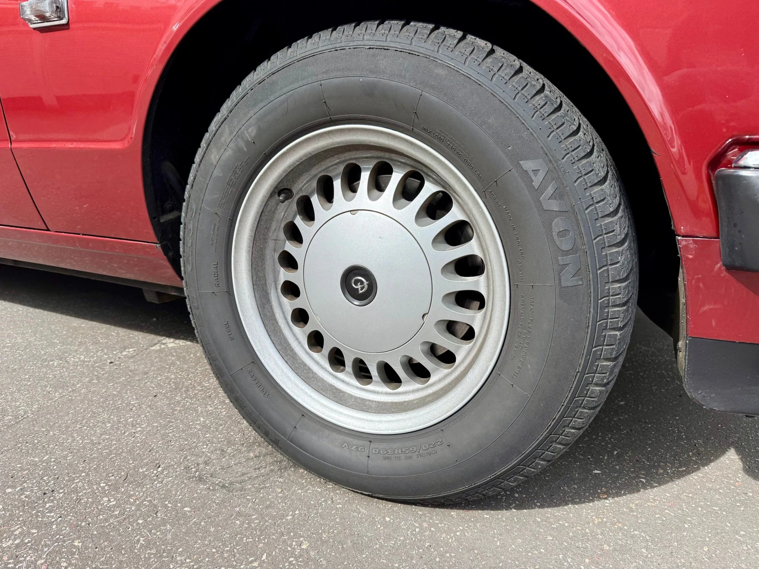 Exteriörbild på 1988 Daimler Six (68)