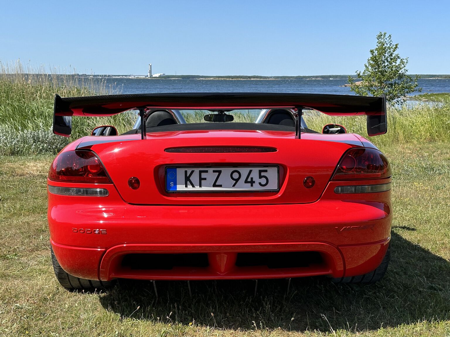 Exterior image of 2004 Dodge Viper SRT-10 (7)
