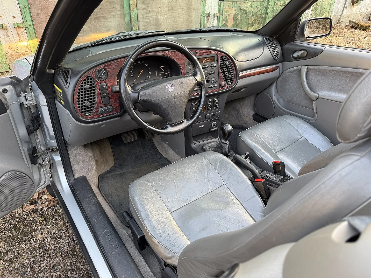 Interior image of 1996 SAAB 900 Turbo Convertible (1)
