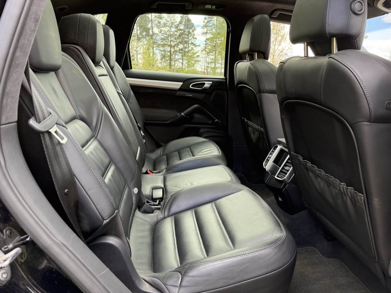 Interior image of 2013 Porsche Cayenne GTS