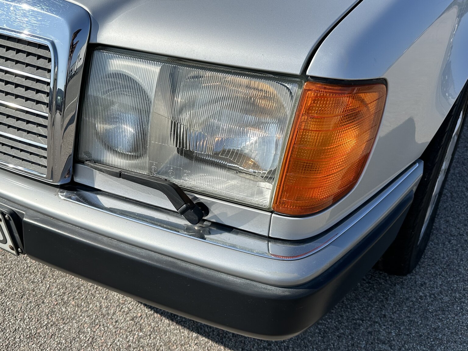 Exterior image of 1992 Mercedes-Benz 250D