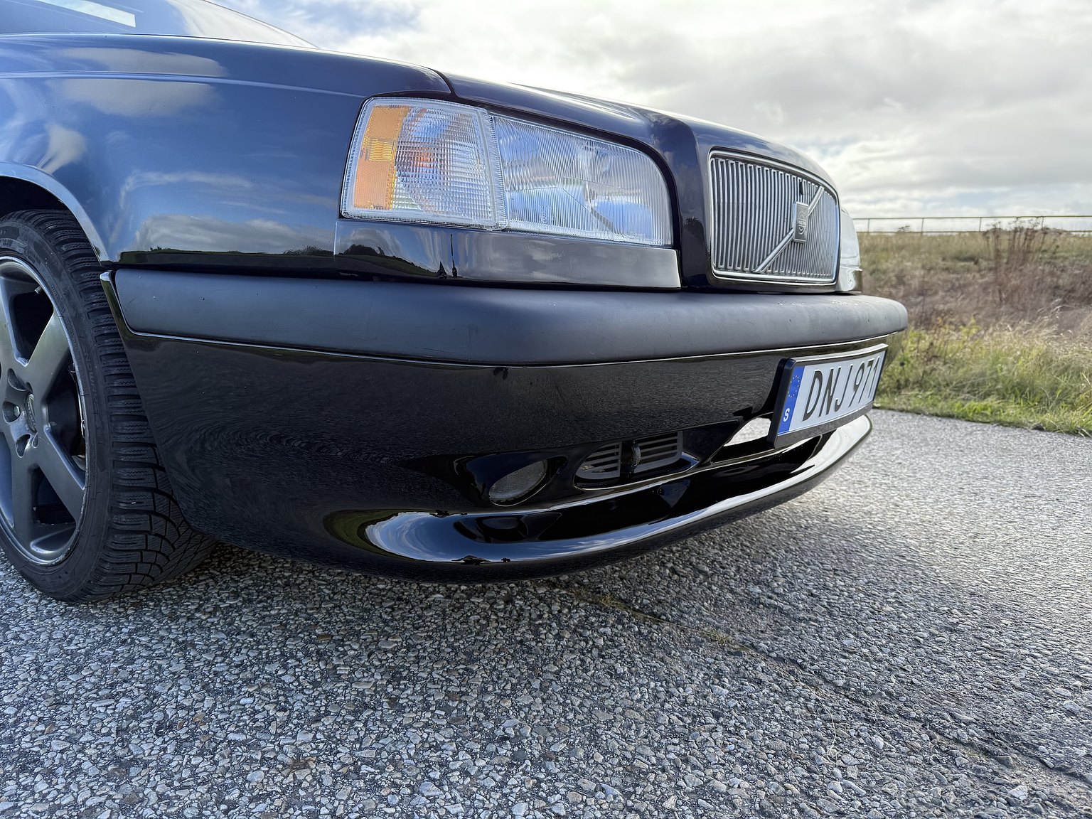 Exterior image of 1995 VOLVO 855 T5R T-5R