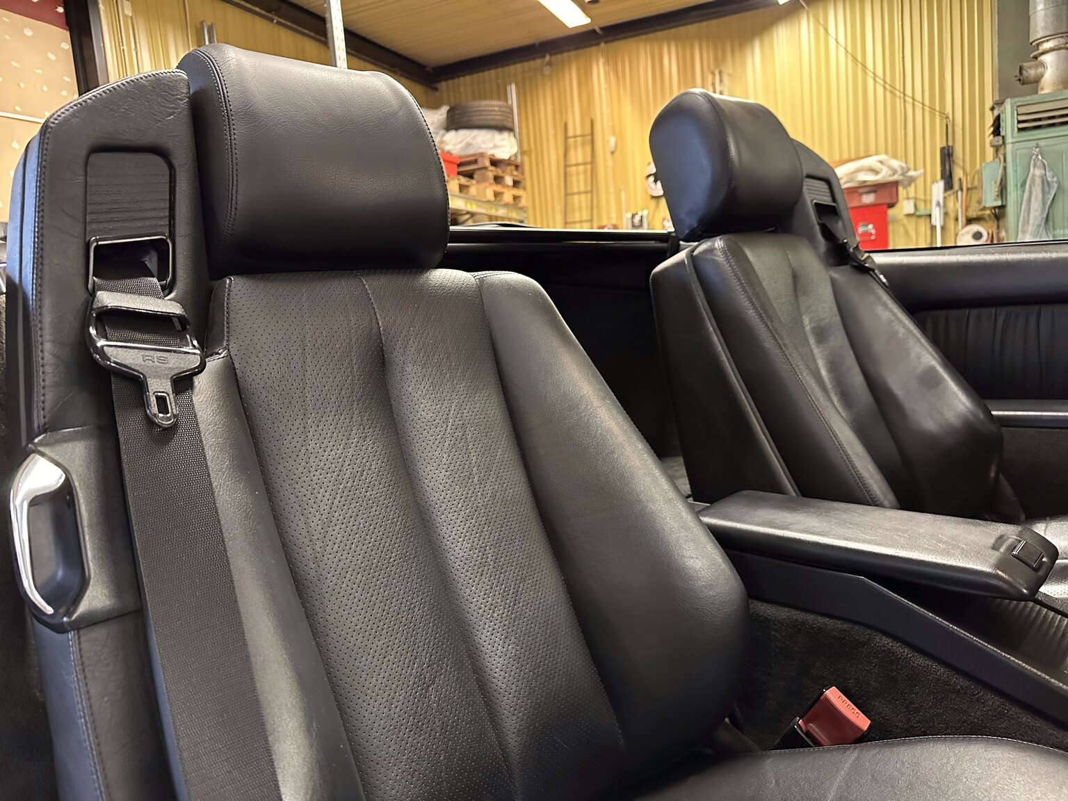 Interiörbild 1993 Mercedes-Benz SL 320