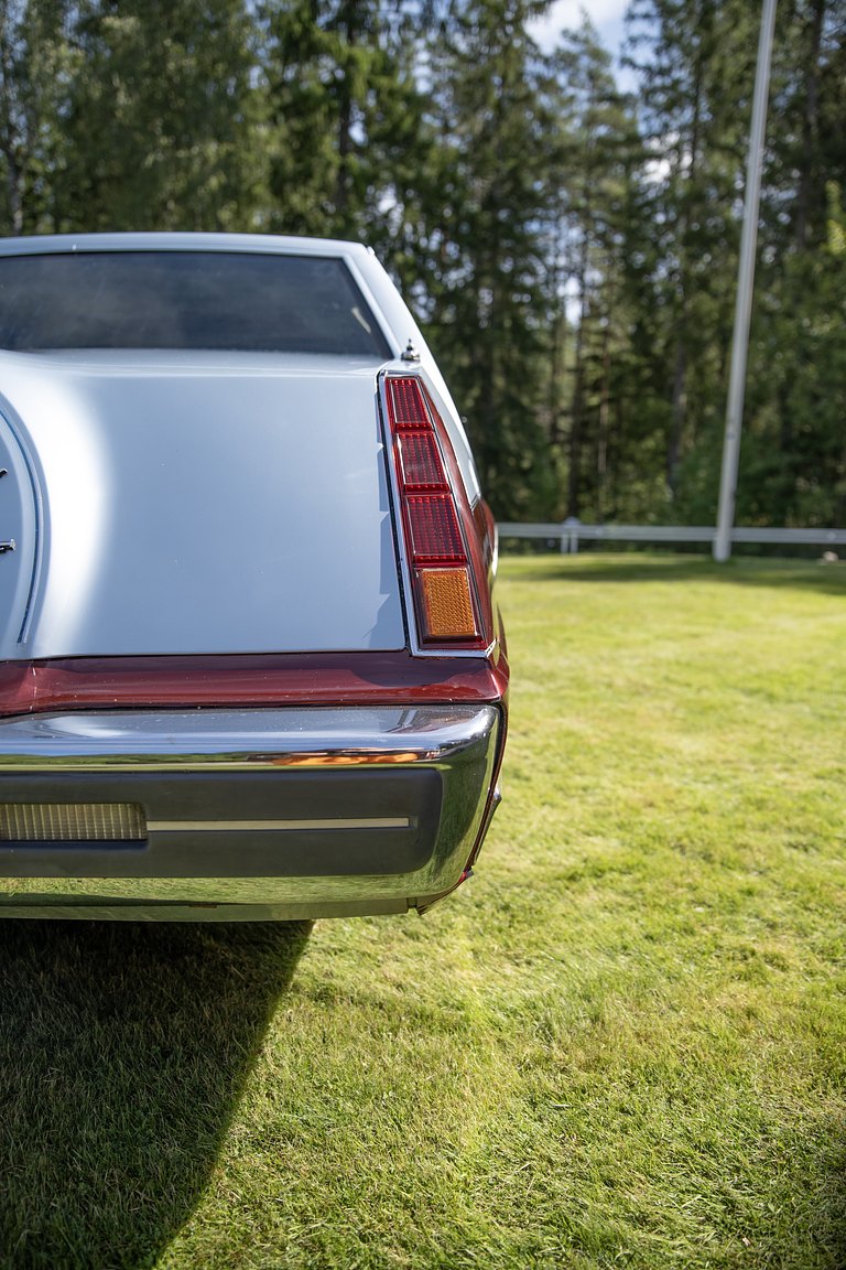 Exterior image of 1985 Lincoln Continental 5.0 V8 EFI