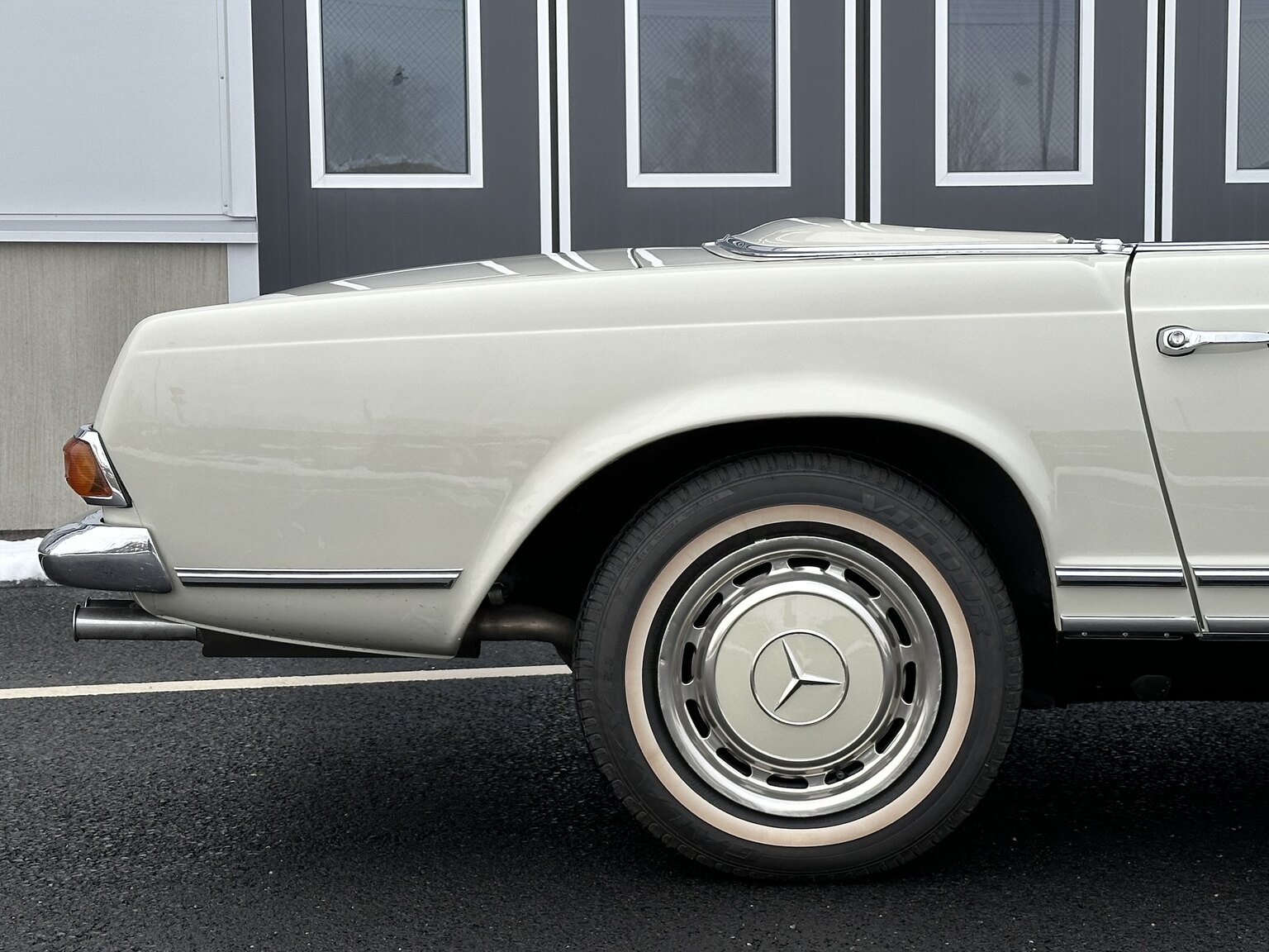 Aussenfoto 1968 Mercedes Benz SL 280 Pagoda