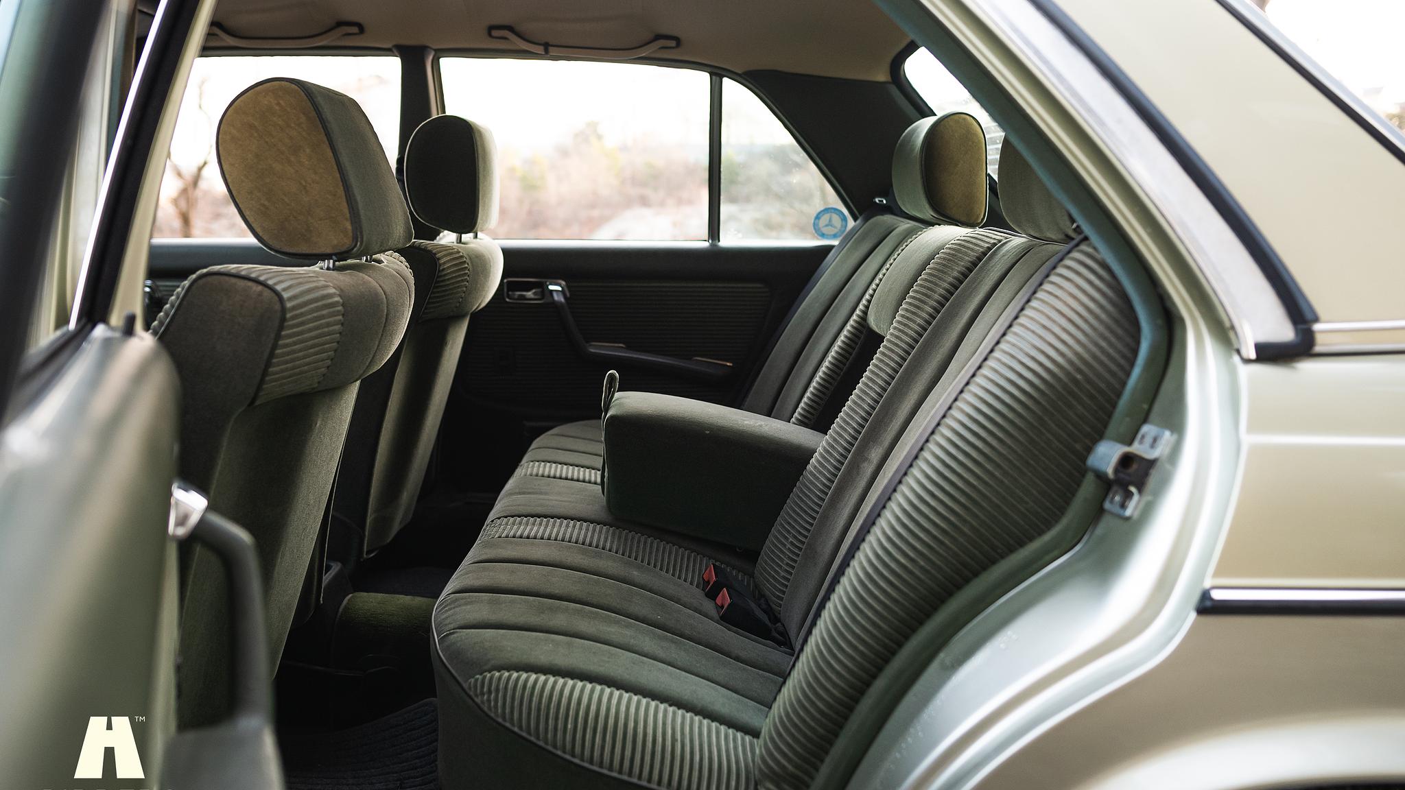 Innenraumfoto von 1985 Mercedes-Benz 200 Series 3  (46)