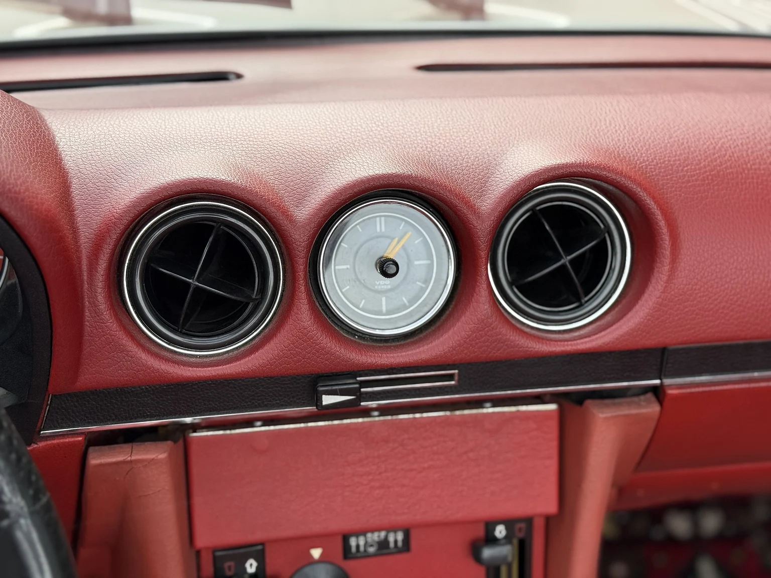 Innenraumfoto von 1973 Mercedes Benz 350 SL  (12)