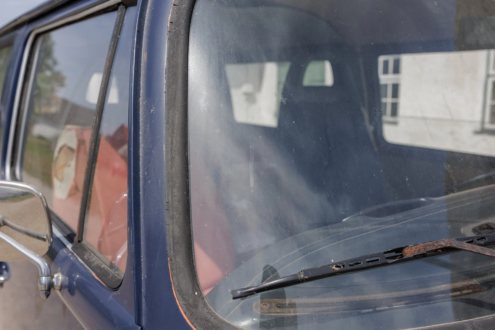 Exterior image of 1973 Volkswagen Typ 2 Transporter T2 (60)