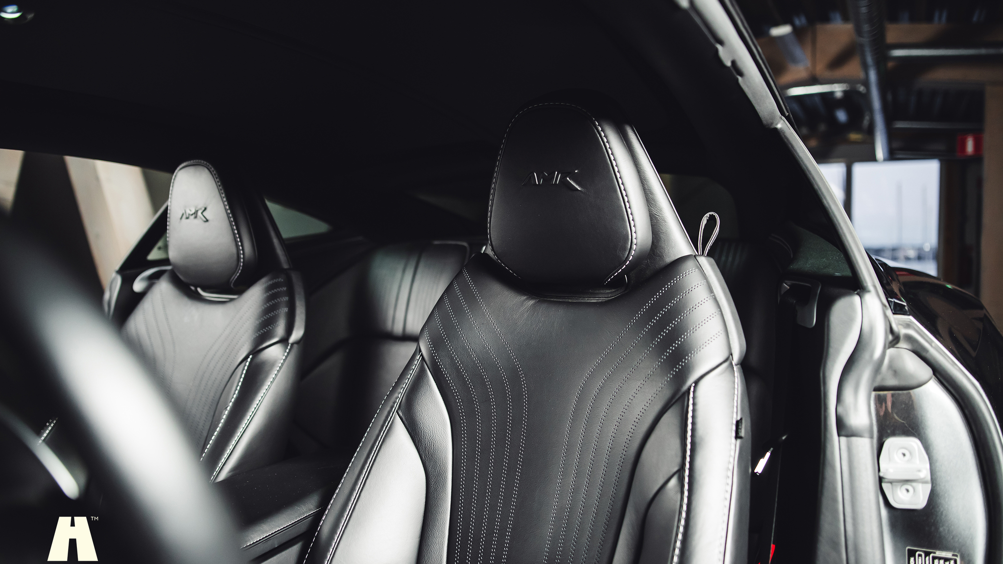 Interiörbild 2019 Aston Martin DB11 AMR (6)