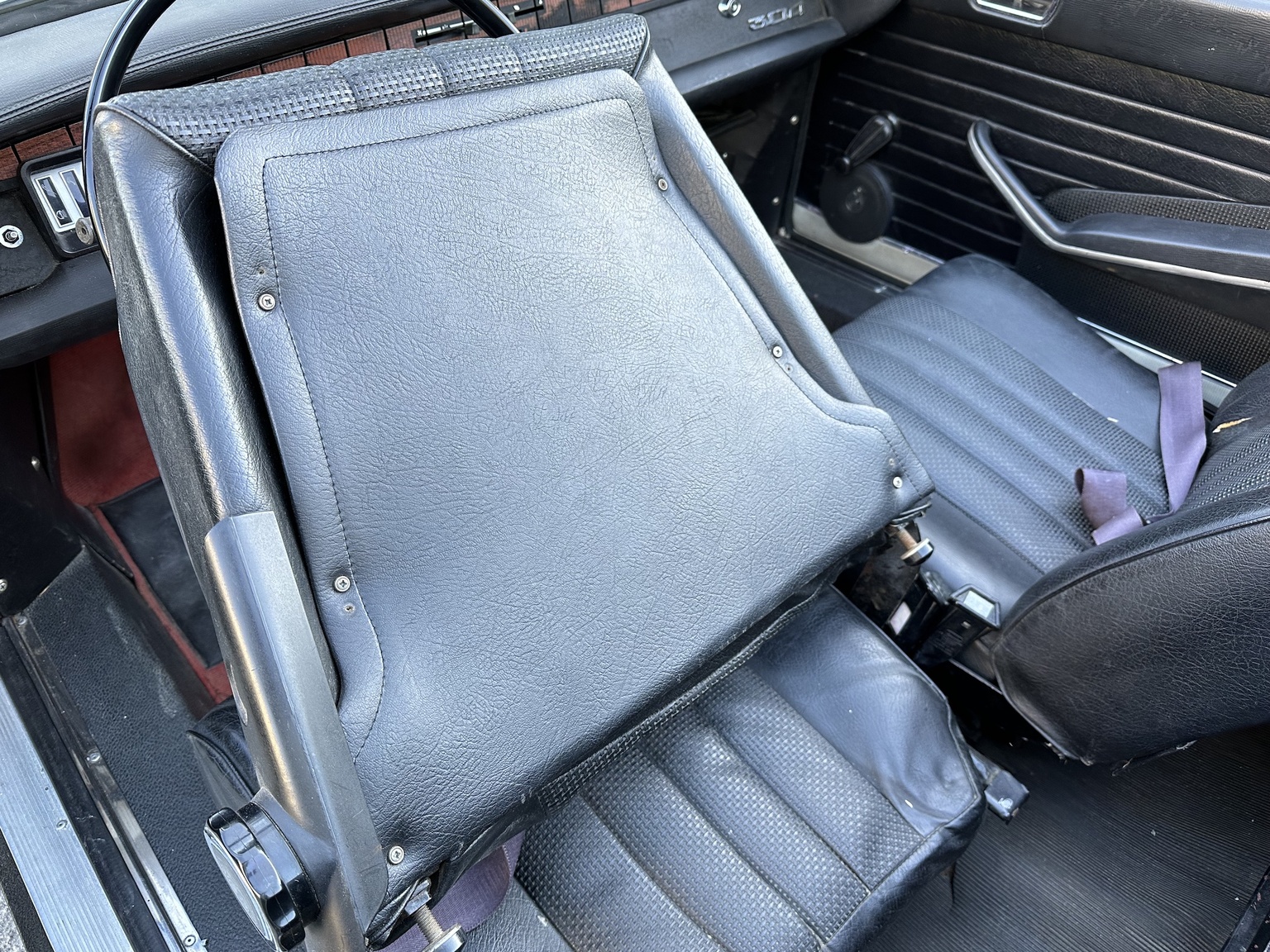 Interiörbild 1970 Peugeot 304 Cabriolet