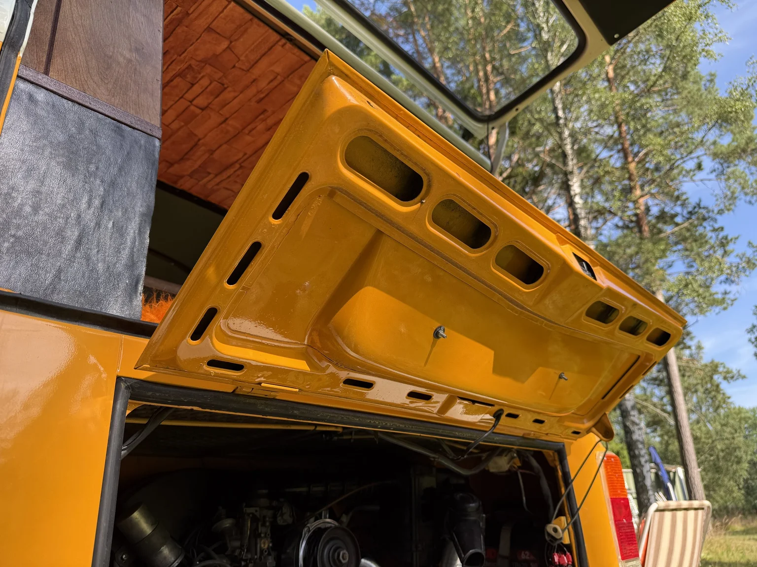 Image of 1975 Volkswagen Transporter Campervan mechanics (14)